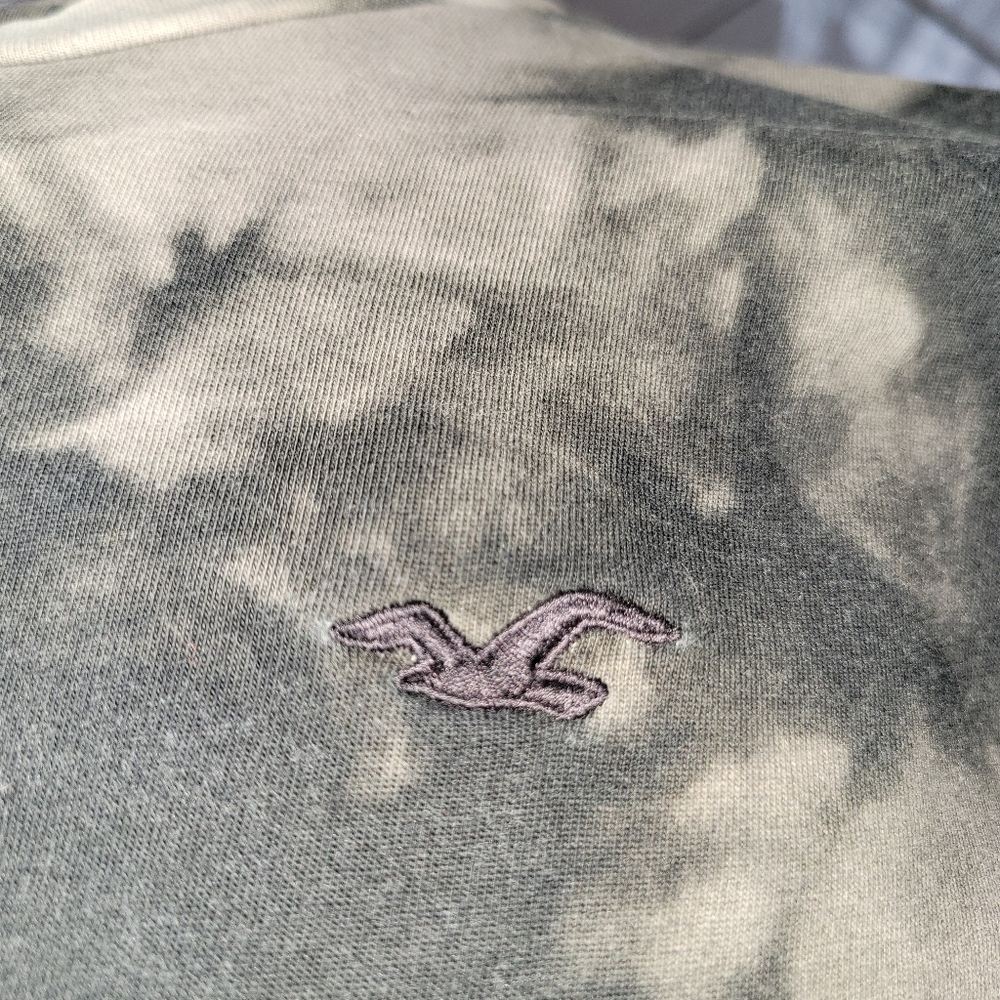 Hollister Black and Gray Curved Hem Tee - Picture 4 of 6
